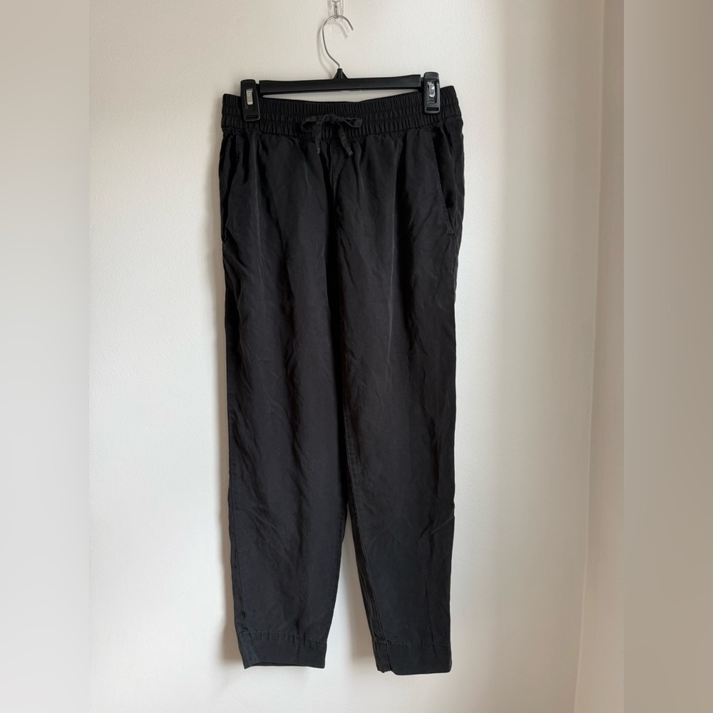 Everlane The Tapered Pant in Butterlite - Black - Picture 3 of 9